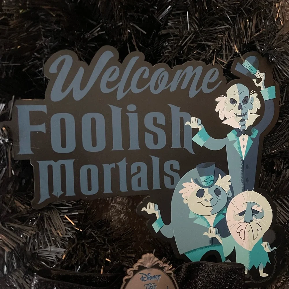 Disney Haunted Mansion Black Holiday Wreath